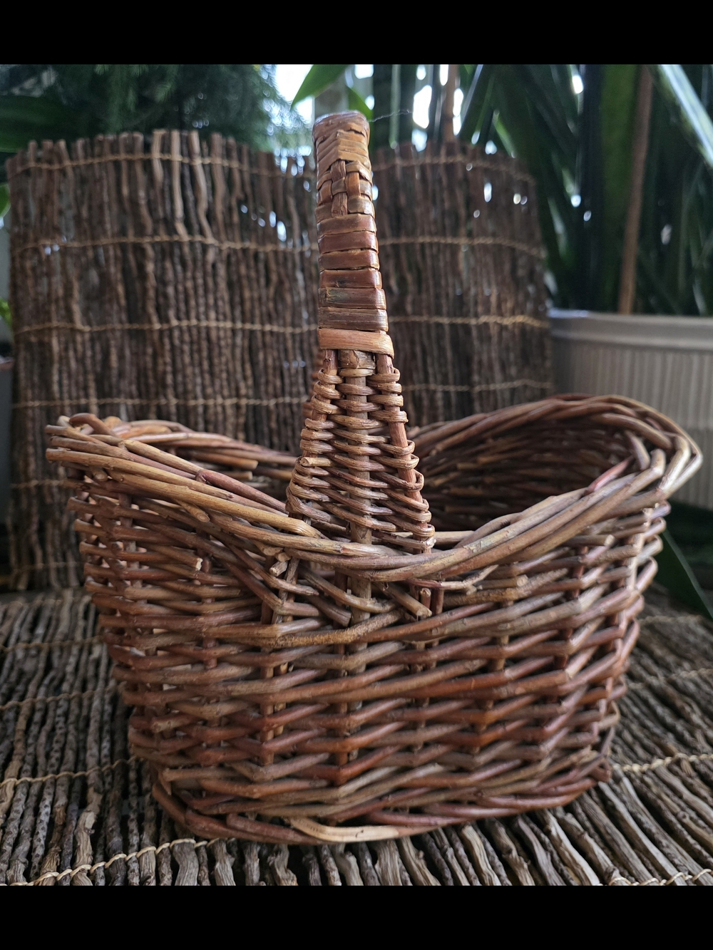 Rustic Woven Willow Picnic Basket in Warm Brown